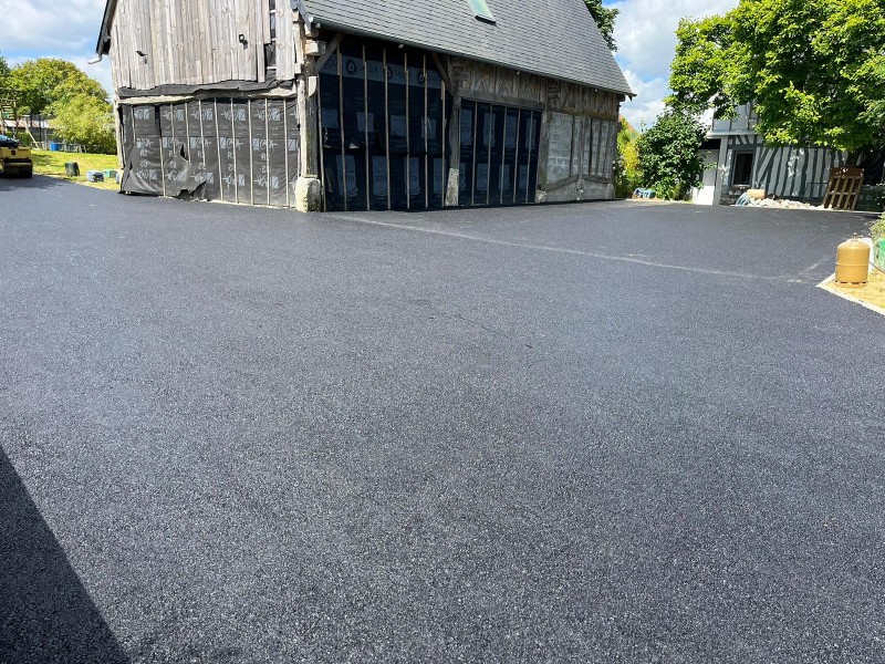 Réfection d'un parking en enrobé et pose de bordures à Sainte Marie des Champs à côté d'Yvetot
