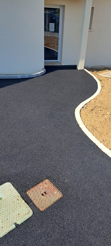 Réalisation d'un parking en enrobé pour un cabinet médical proche d'Yvetot en Seine Maritime