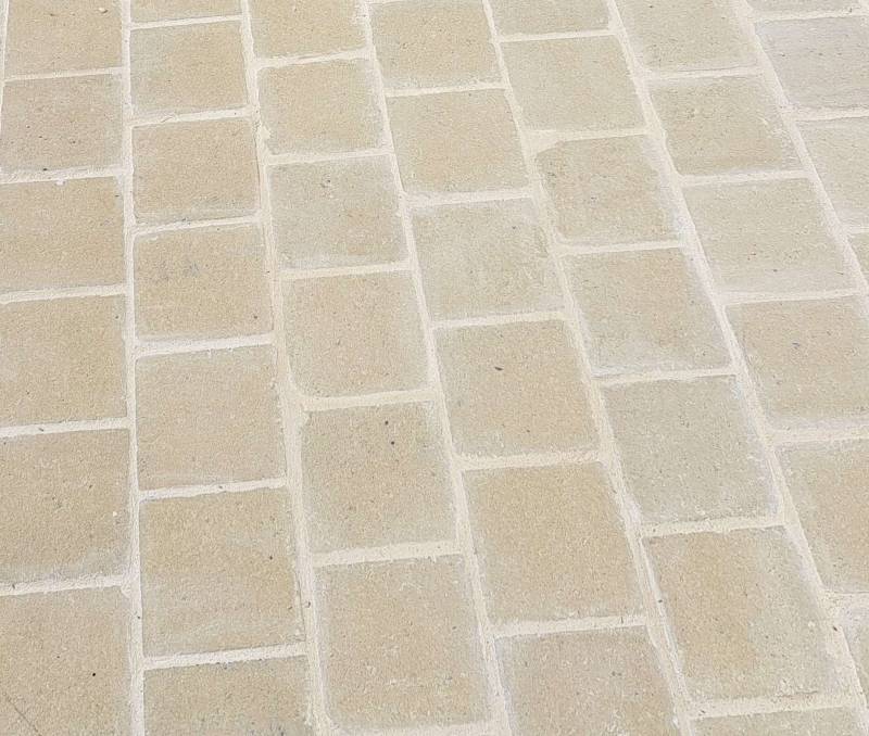Pavé béton beige 15x15